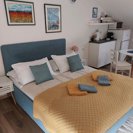Apartment Mamut Premantura Exterior photo