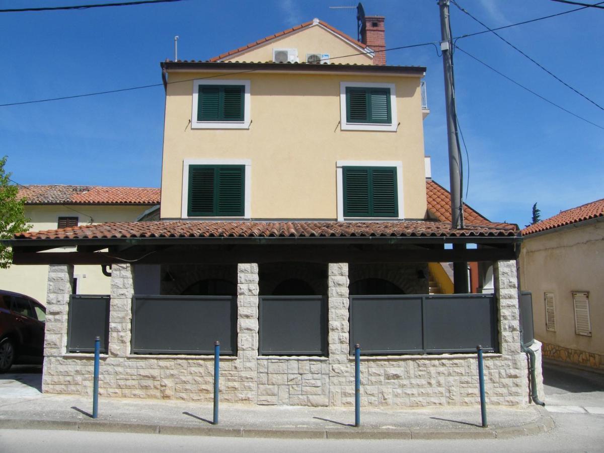 Apartment Mamut Premantura Exterior photo