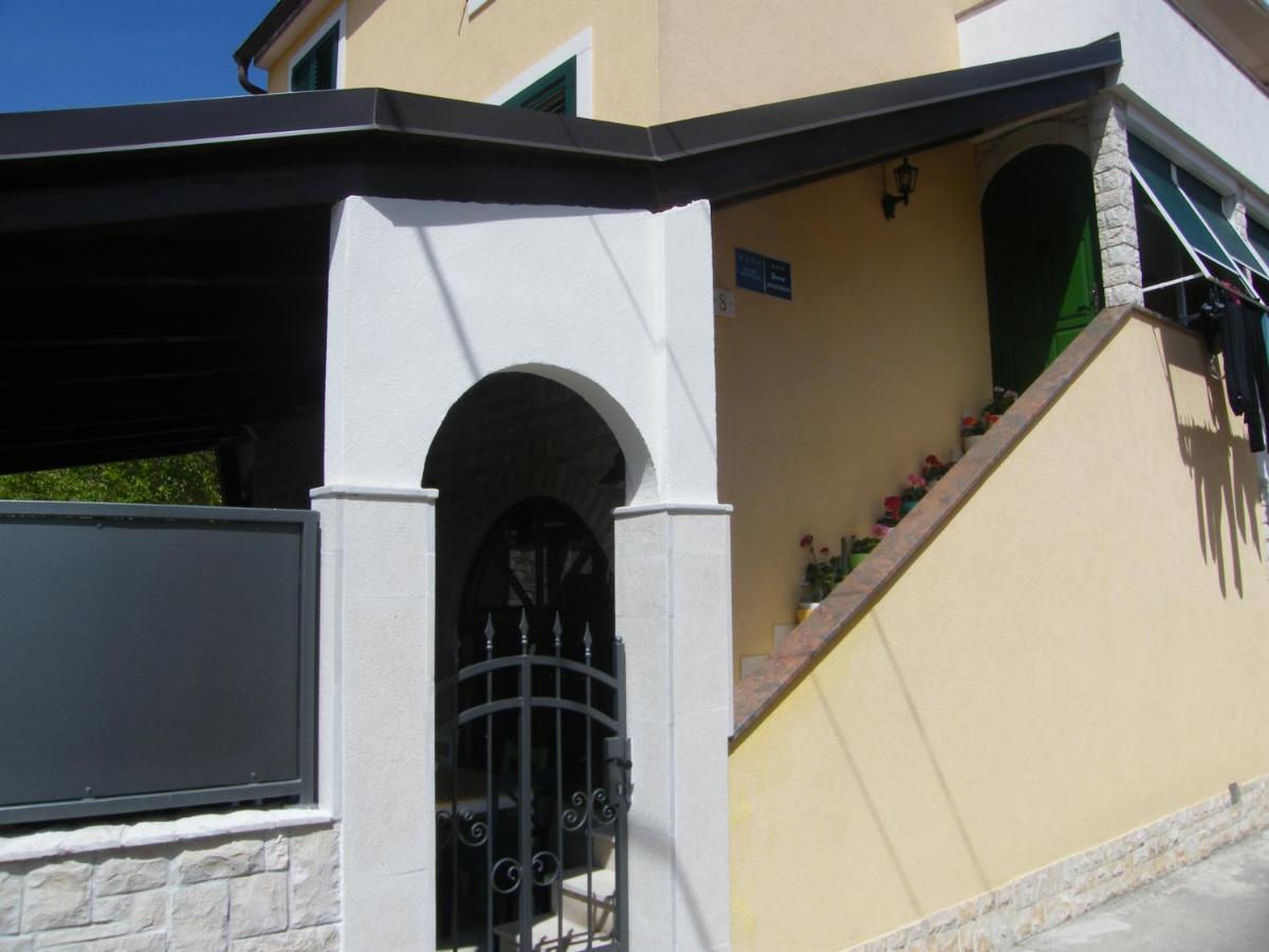 Apartment Mamut Premantura Exterior photo