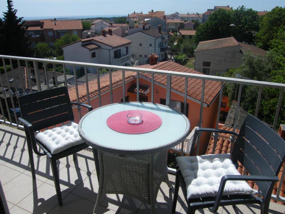 Apartment Mamut Premantura Exterior photo