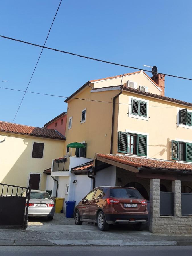Apartment Mamut Premantura Exterior photo