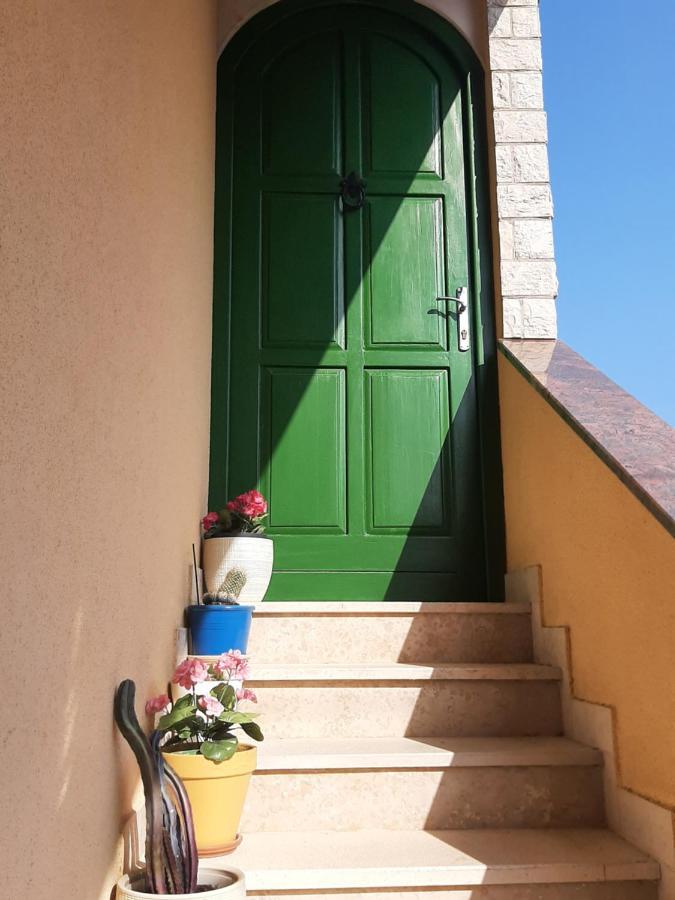 Apartment Mamut Premantura Exterior photo