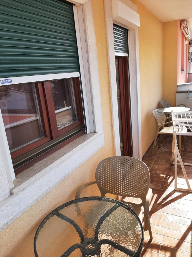 Apartment Mamut Premantura Exterior photo
