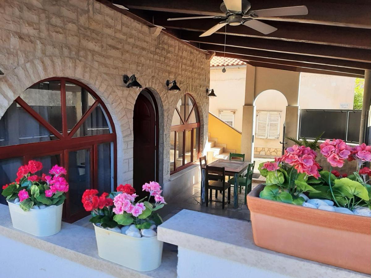 Apartment Mamut Premantura Exterior photo