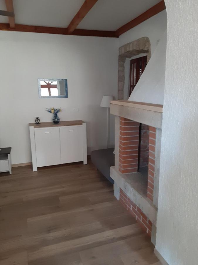 Apartment Mamut Premantura Exterior photo