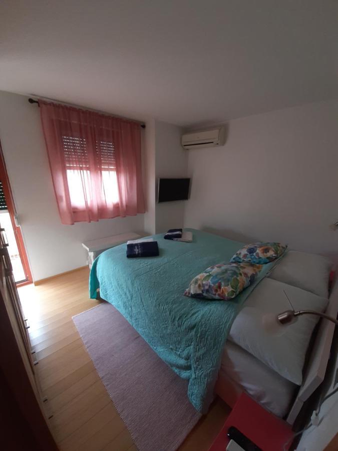 Apartment Mamut Premantura Exterior photo